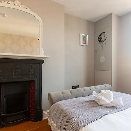 Boutique In Apartment *